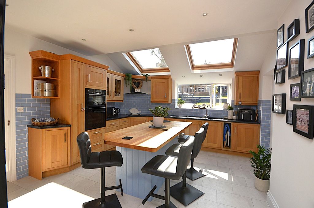 Property photo 3 of 40 Picture No. 25