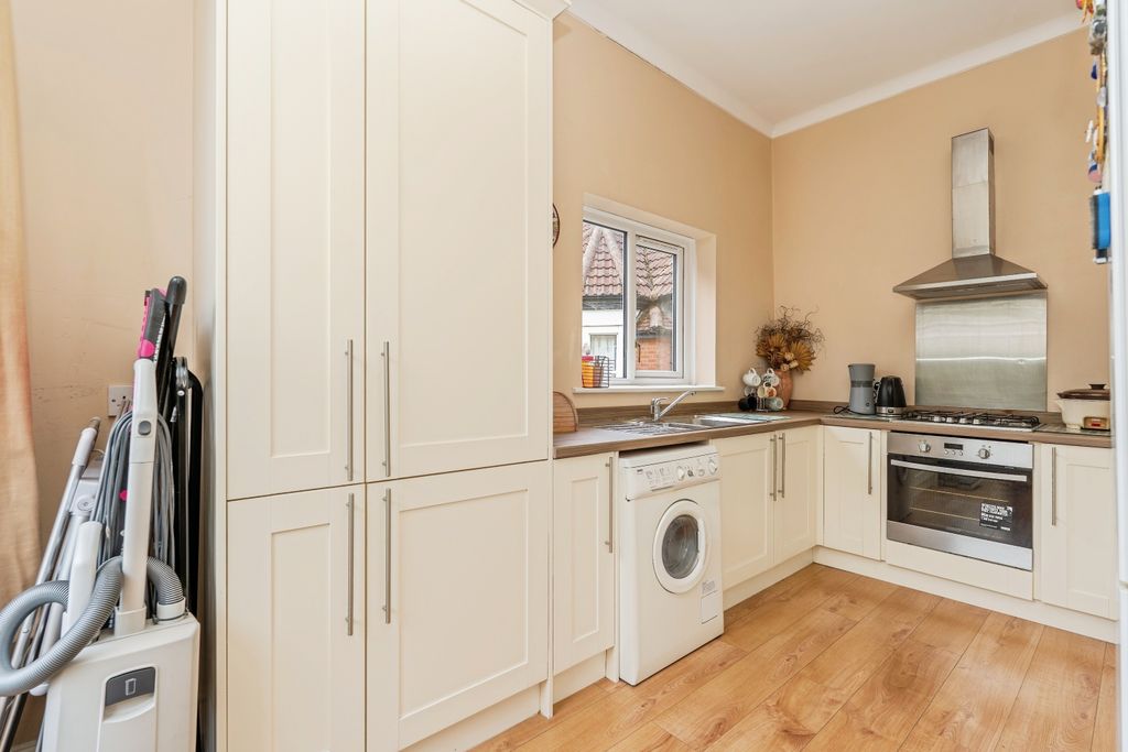 Property photo 2 of 20