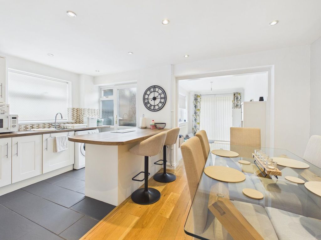 Property photo 2 of 14 Kitchen