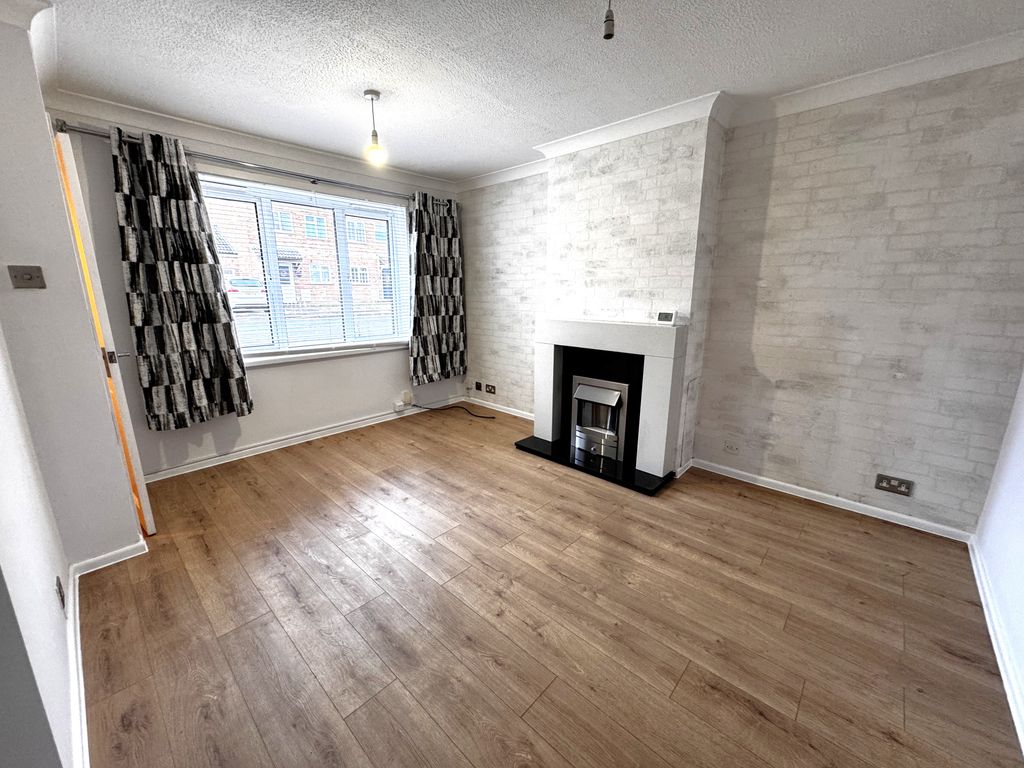 Property photo 2 of 11 Living Room