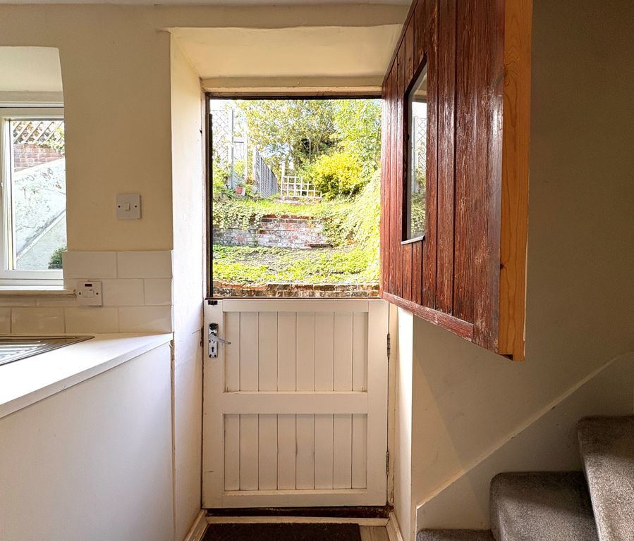 Property photo 3 of 10 Barn Door Cat