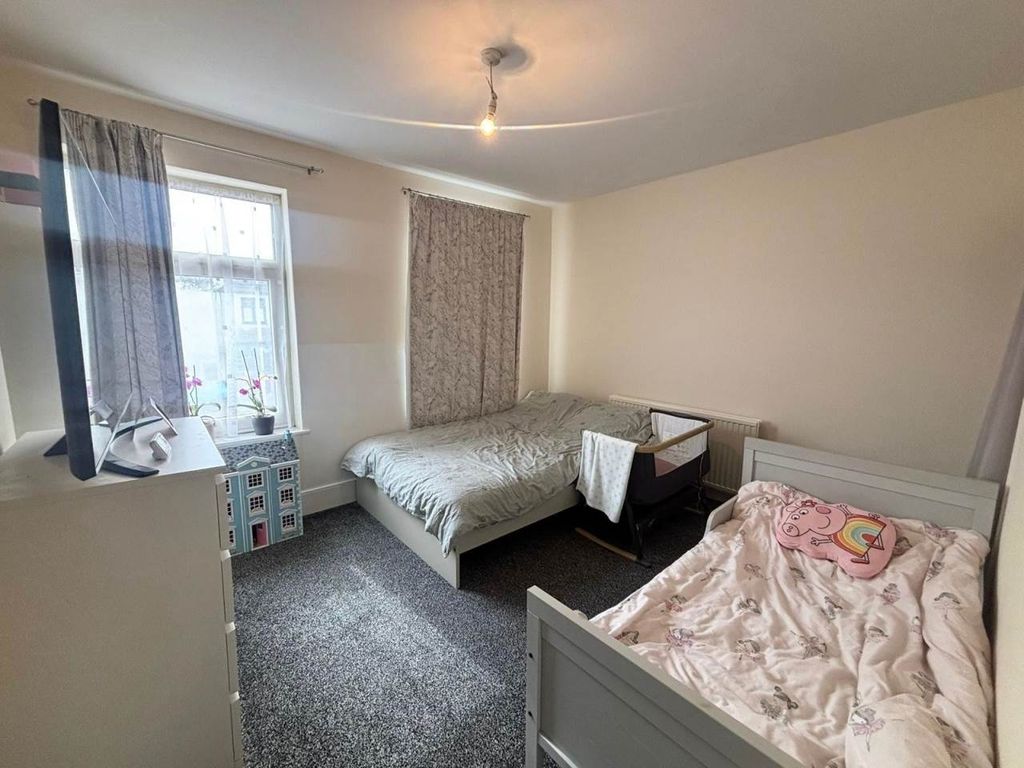 Property photo 3 of 6 Bedroom 2