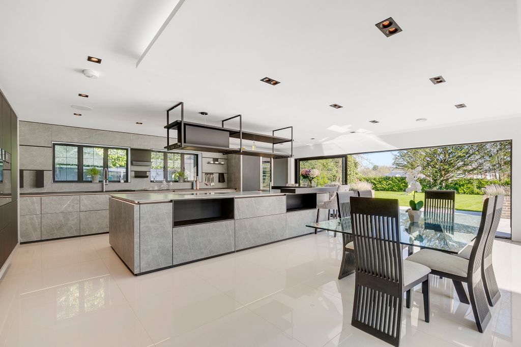 Property photo 3 of 22 Brownstacks-37