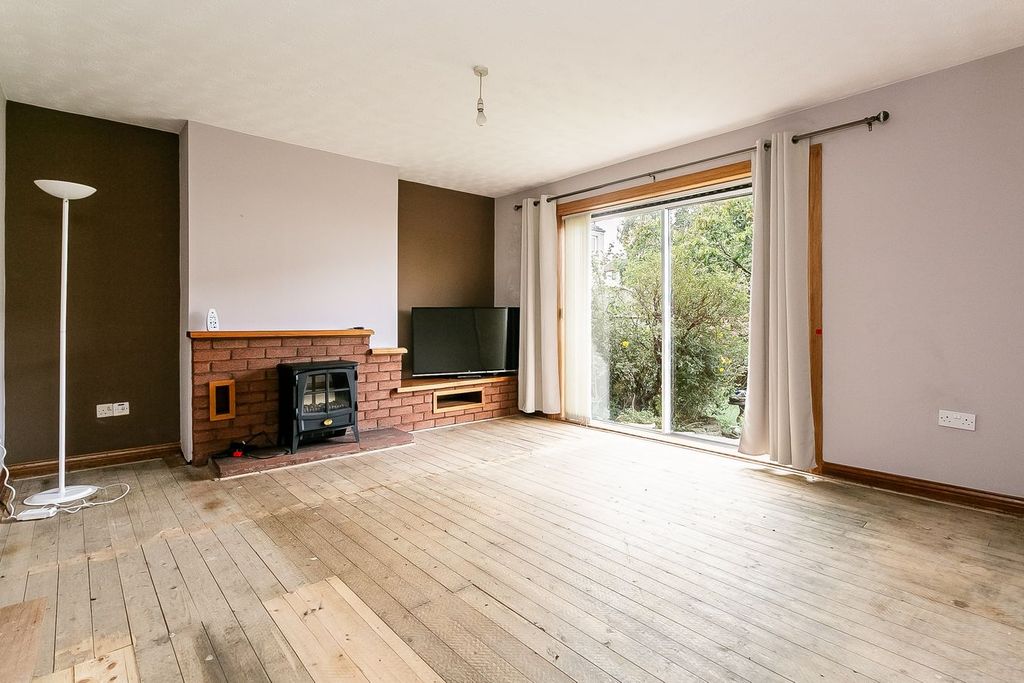 Property photo 2 of 25