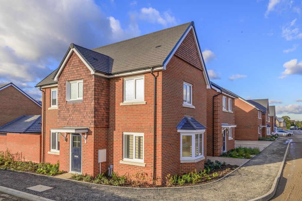 Property photo 1 of 14 Masar Close