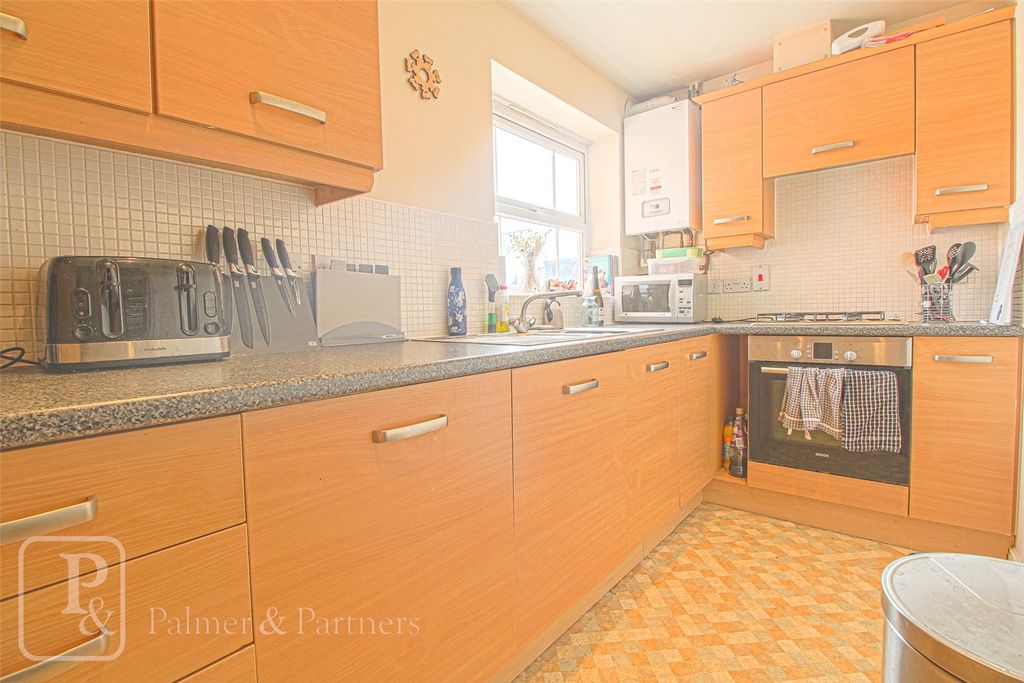 Property photo 3 of 6 Kitchen