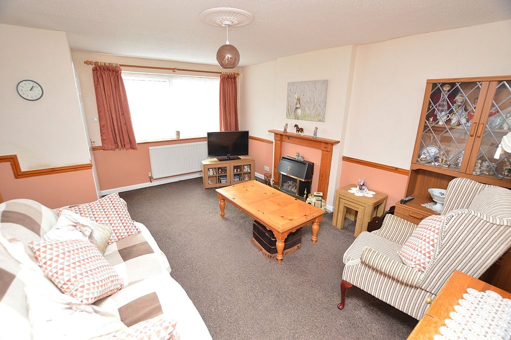 Property photo 3 of 10 Lounge