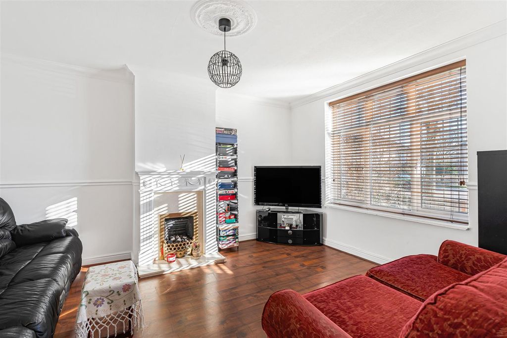 Property photo 2 of 29