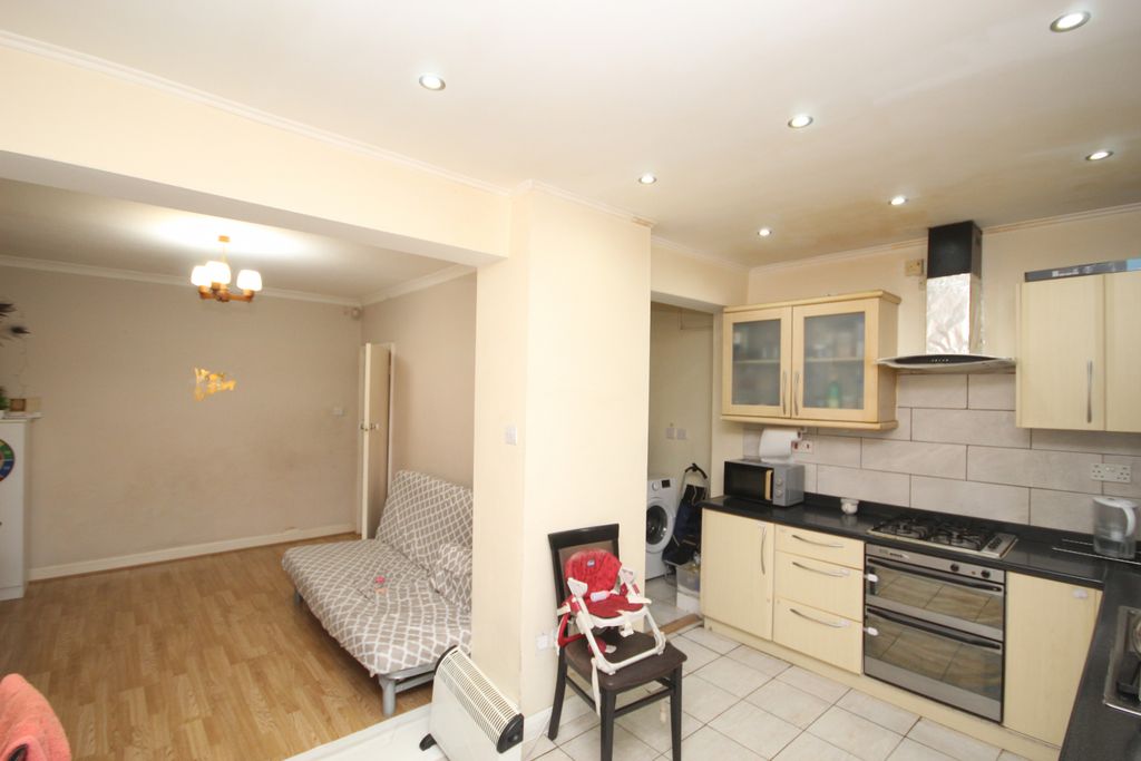 Property photo 1 of 10 Bridgewater Road, Wembley, Middlesex, Ha0