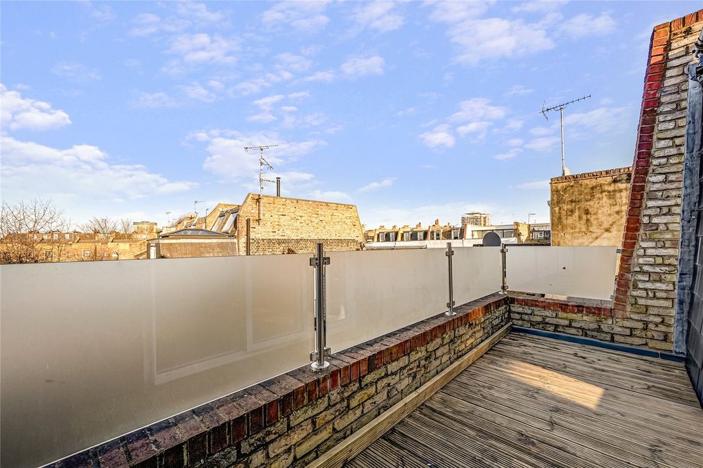Property photo 3 of 9 Terrace