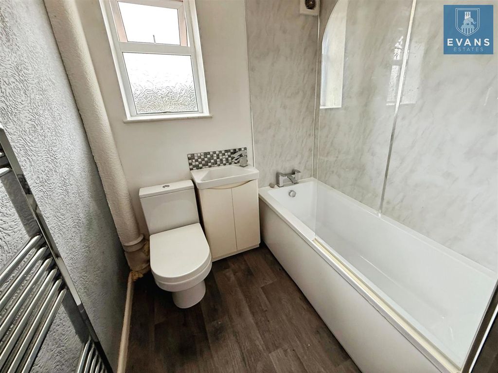 Property photo 3 of 15 Bathroom