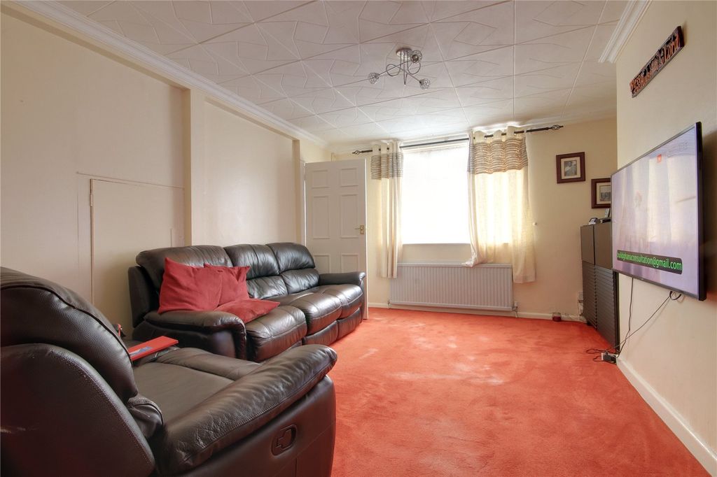Property photo 3 of 16 Picture No. 11