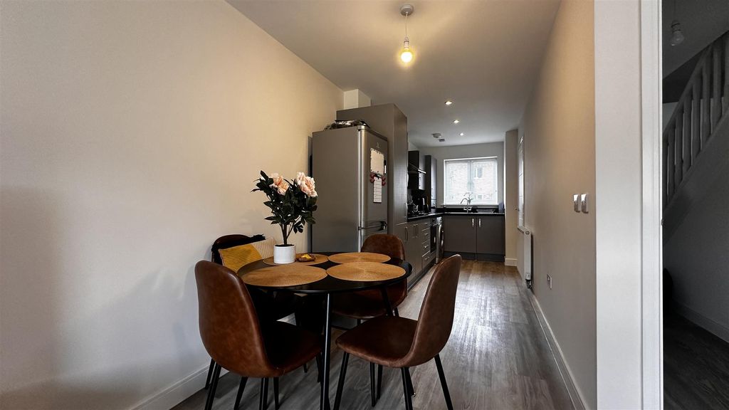 Property photo 3 of 9 Tempimageyv4Wox.Jpg