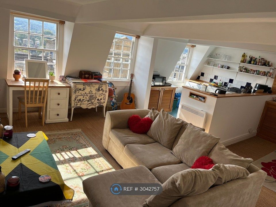 Property photo 3 of 15 Open Plan, Bright, South Facing, Living Area