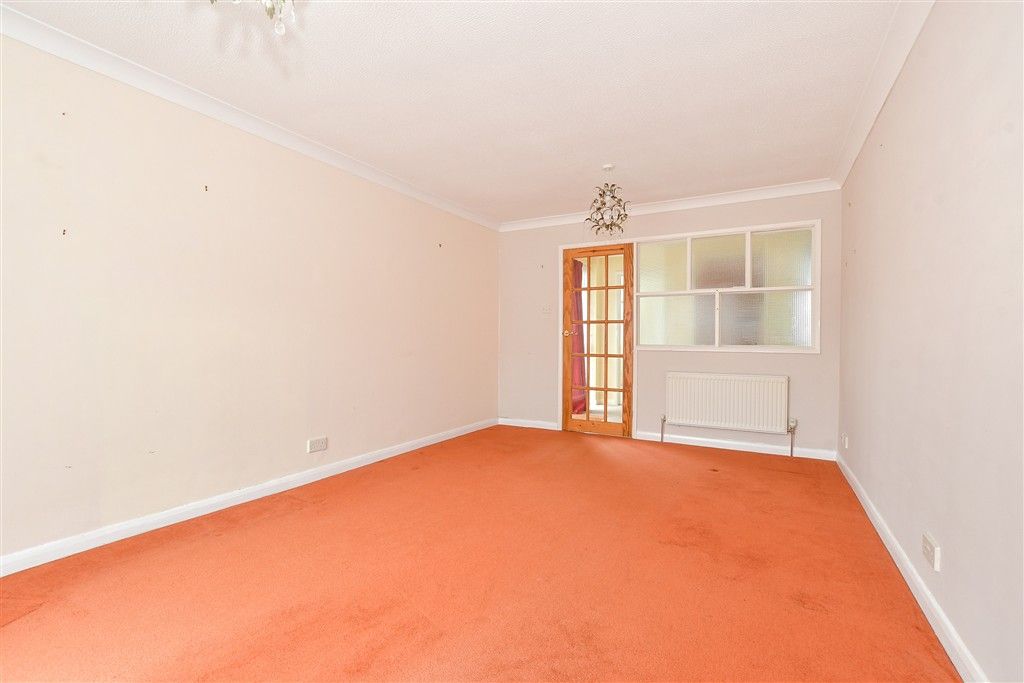 Property photo 3 of 14 Lounge