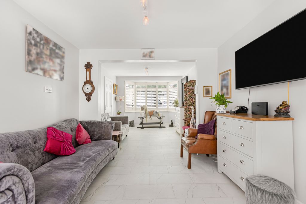 Property photo 3 of 28 4184348