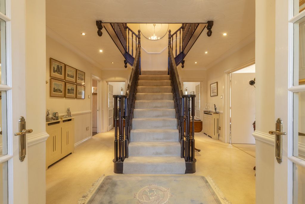 Property photo 3 of 33