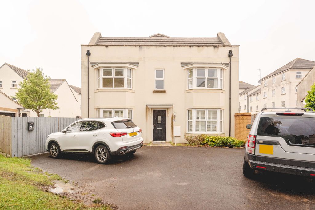 Property photo 2 of 18 28