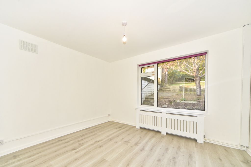 Property photo 3 of 10 Reception