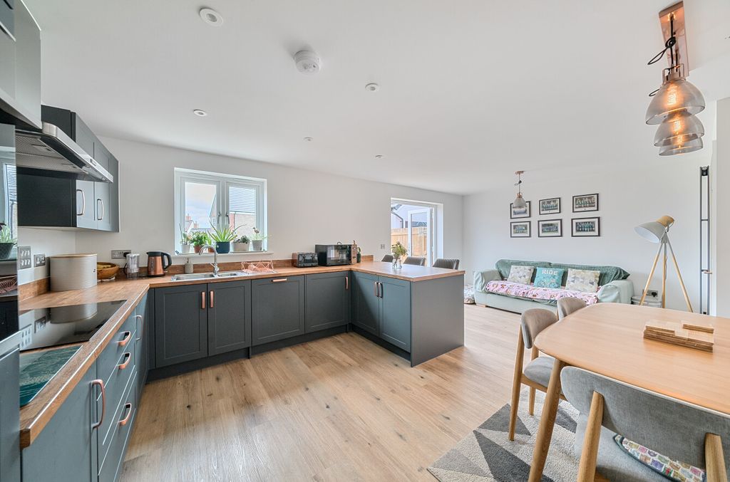 Property photo 2 of 26 1296236-11-68389B...