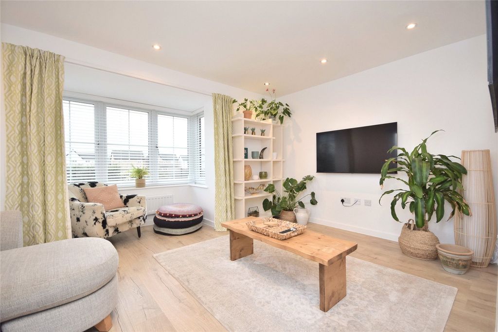 Property photo 2 of 21 Living Room