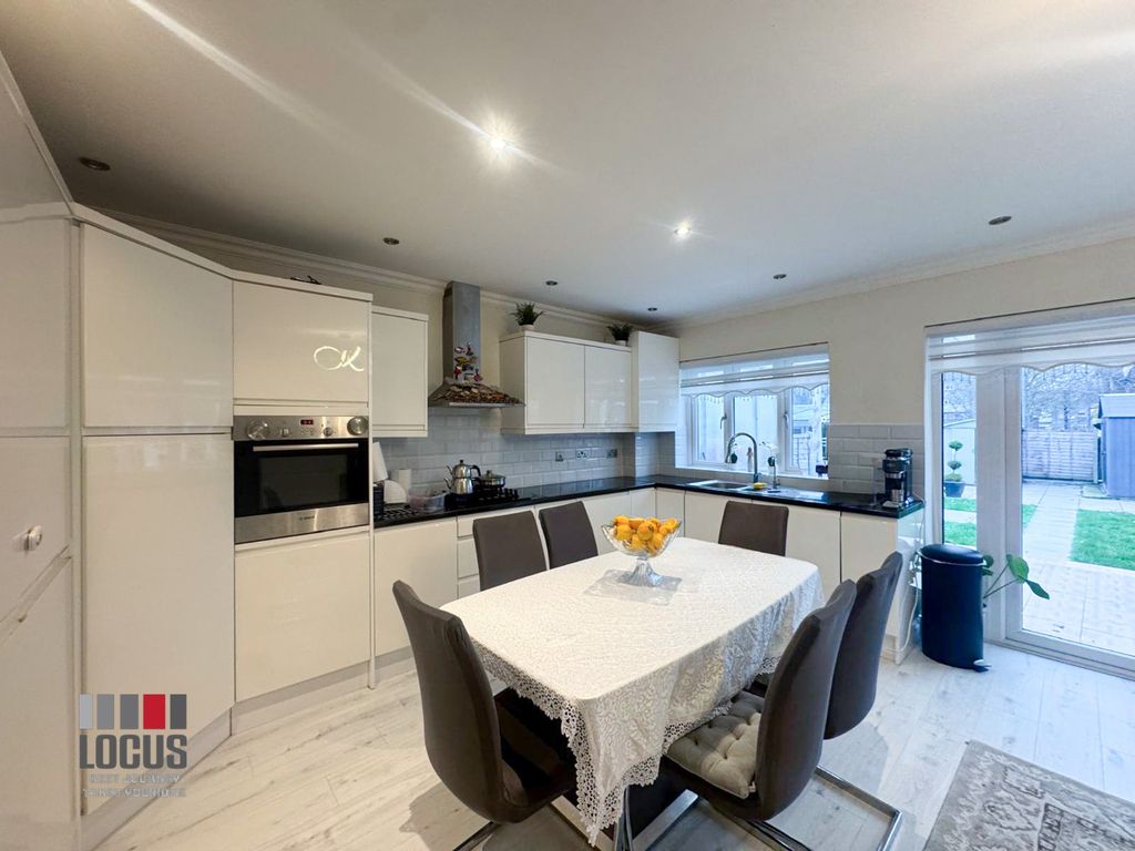 Property photo 2 of 10 Photo 6