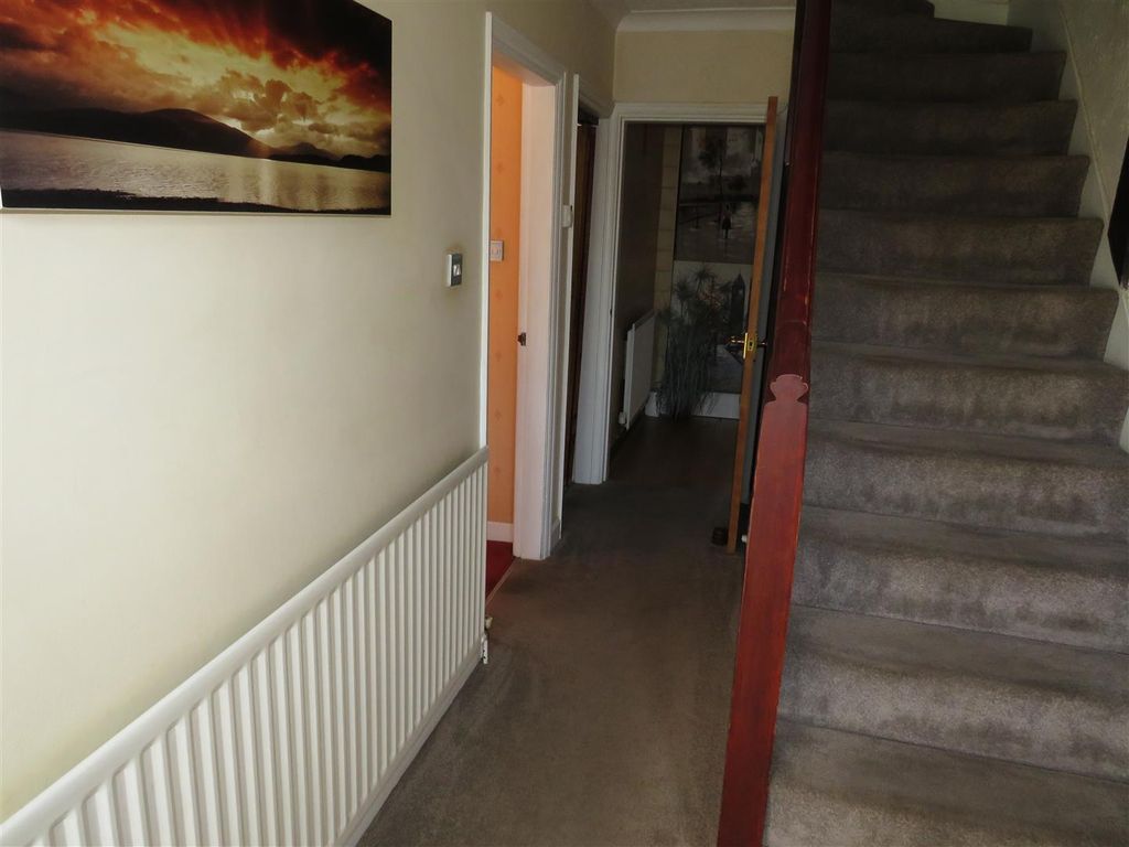 Property photo 2 of 13 Hallway