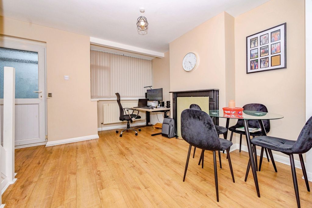 Property photo 2 of 15 Pbox-Img.Jpg