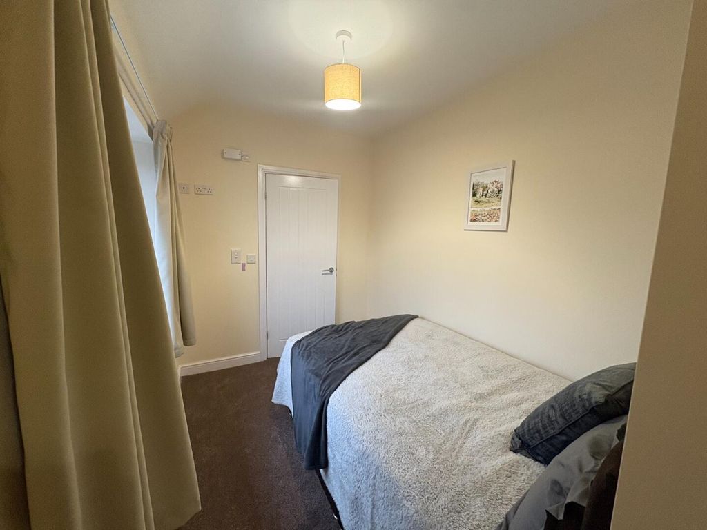 Property photo 2 of 4 Bedroom