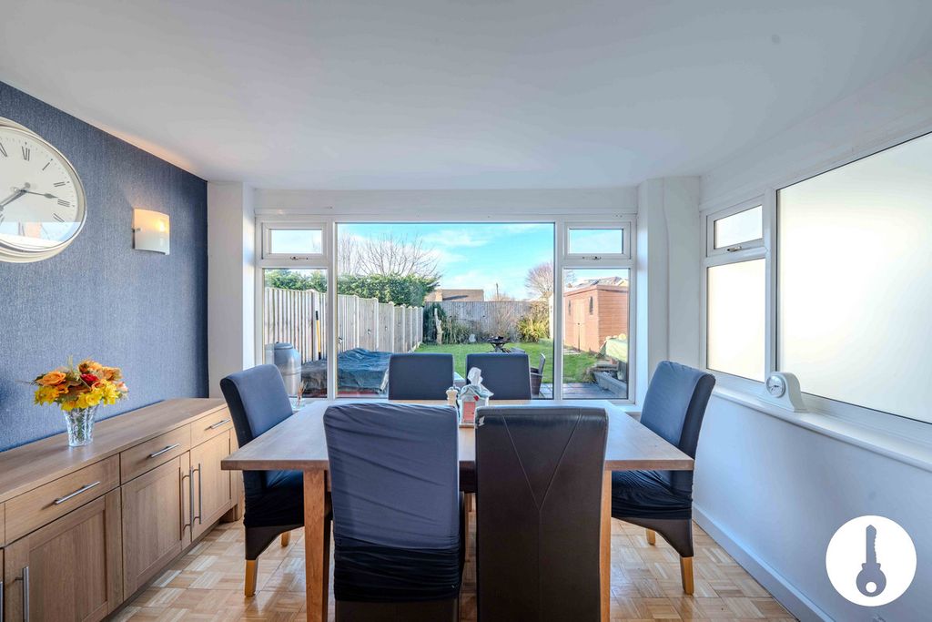 Property photo 3 of 31