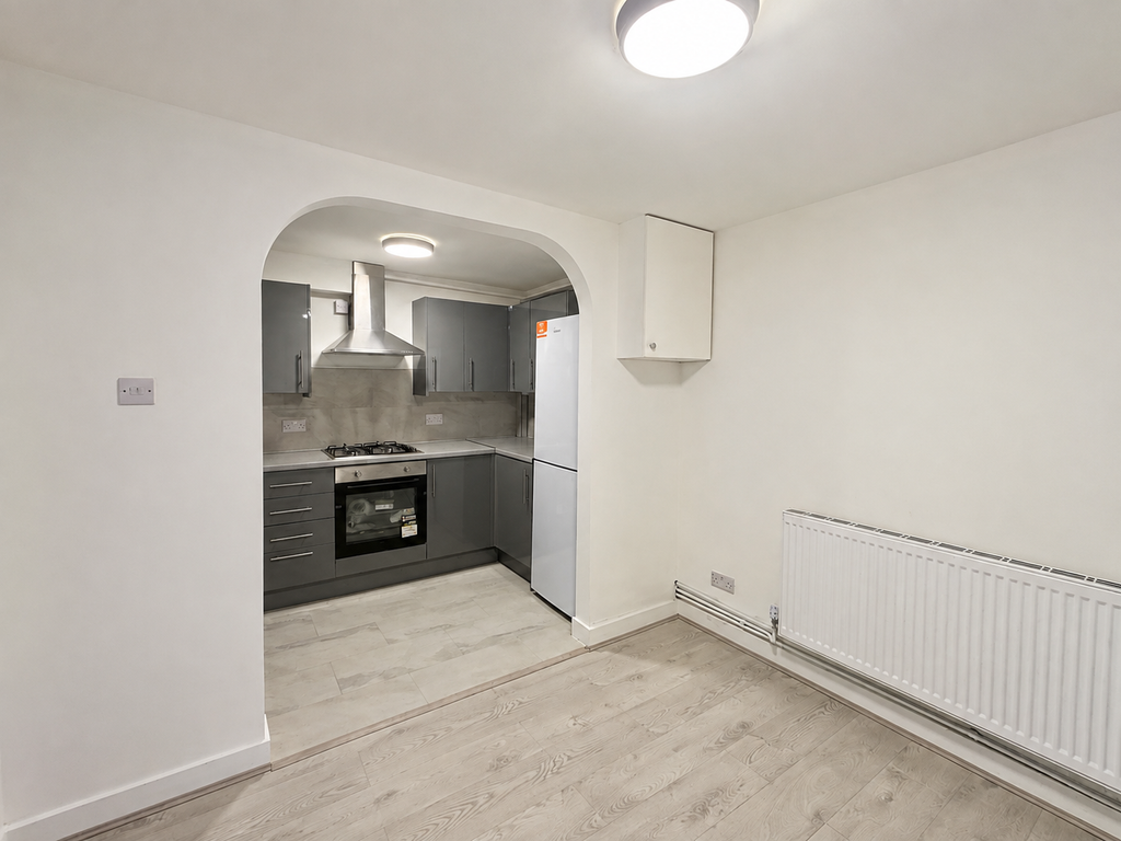 Property photo 3 of 10 0C7CC266-1B05-42F7-A012-27E5D27Bfbae (002)