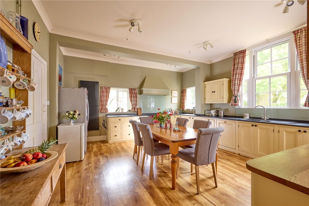 Property photo 3 of 16 Kitchen