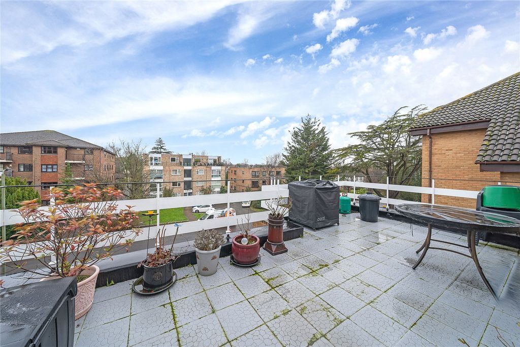 Property photo 2 of 8 Picture No. 11