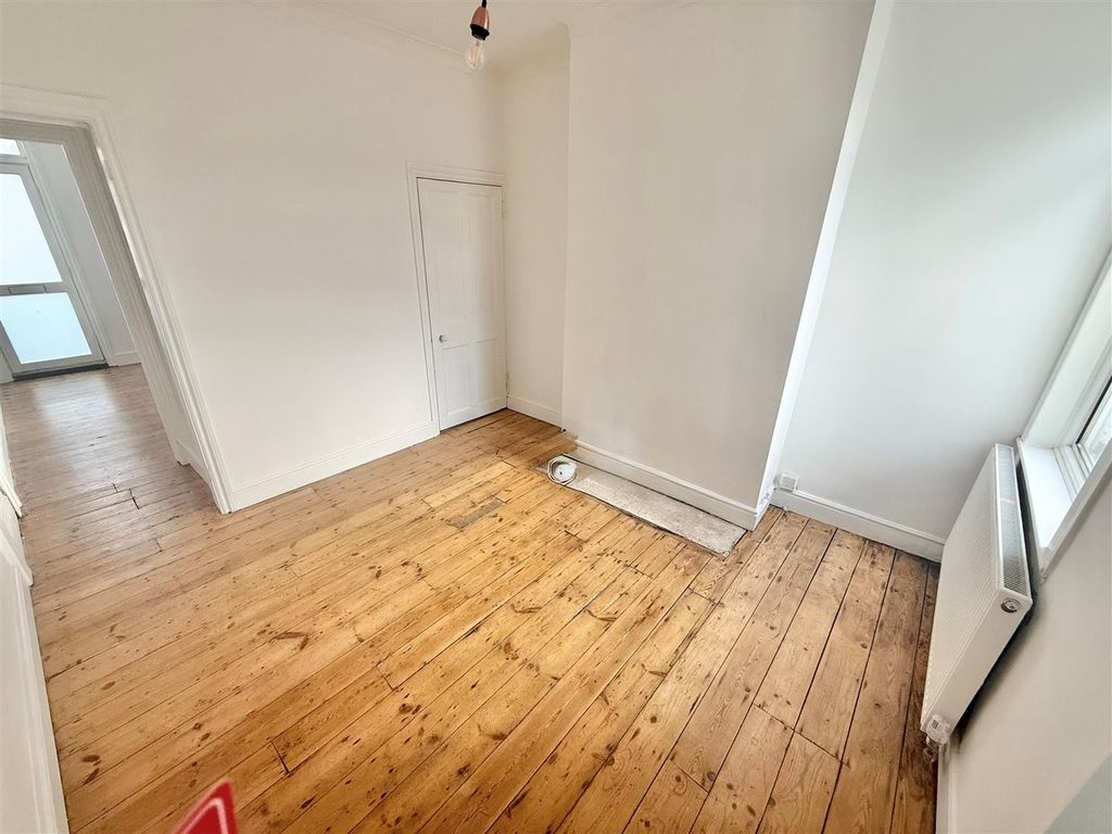 Property photo 3 of 8 Dining Room