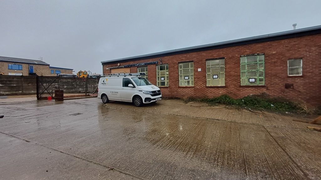 Property photo 1 of 8 Photo 9