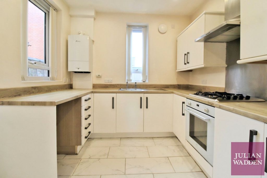 Property photo 2 of 14 Picture No. 15