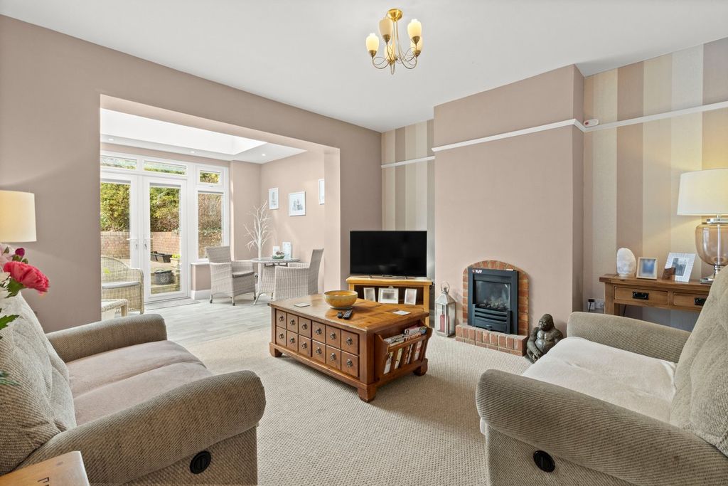 Property photo 2 of 33