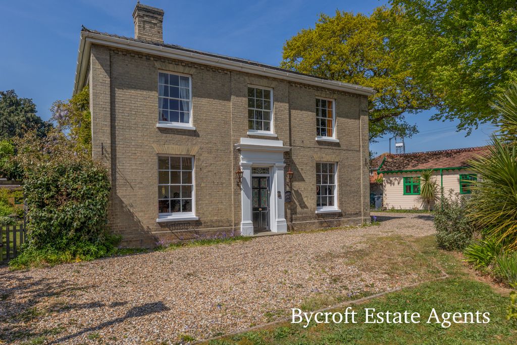 Property photo 1 of 32