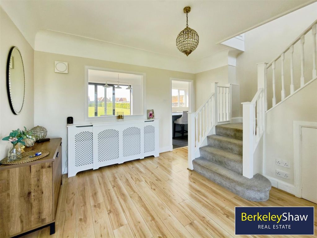 Property photo 3 of 22 Hall