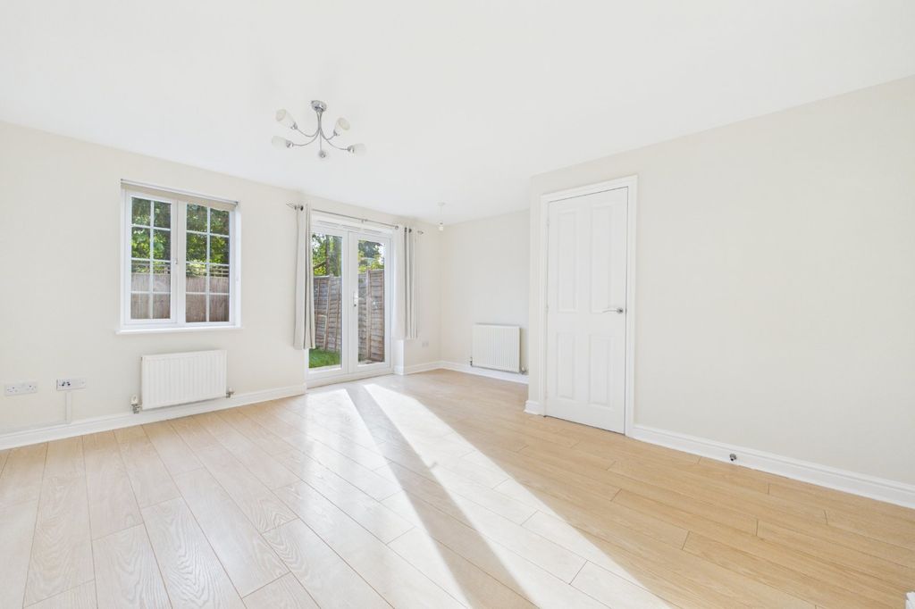 Property photo 2 of 14 Picture No. 02
