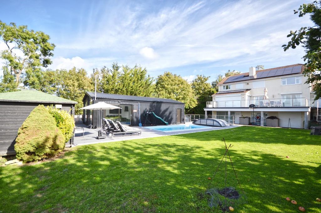 Property photo 1 of 46 Pool/Bar/Entertainmnet