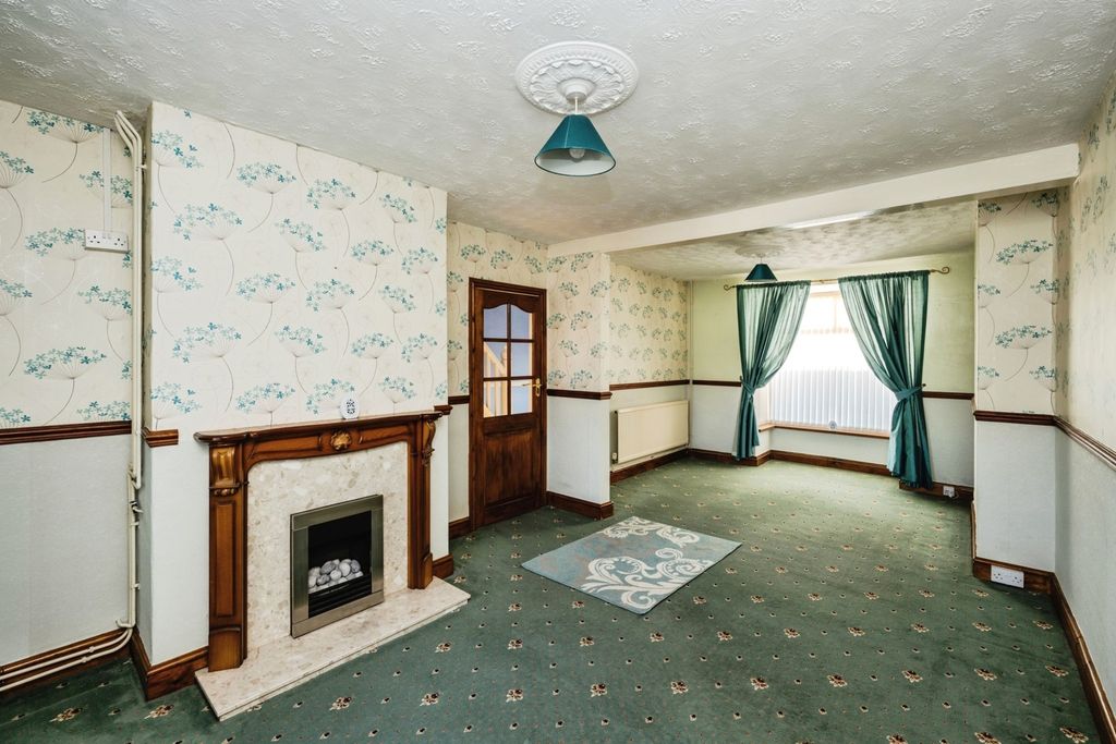 Property photo 2 of 17 Photo