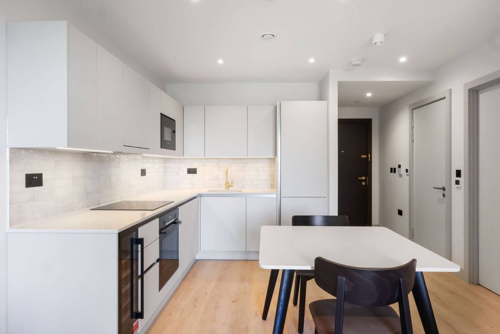 Property photo 1 of 33