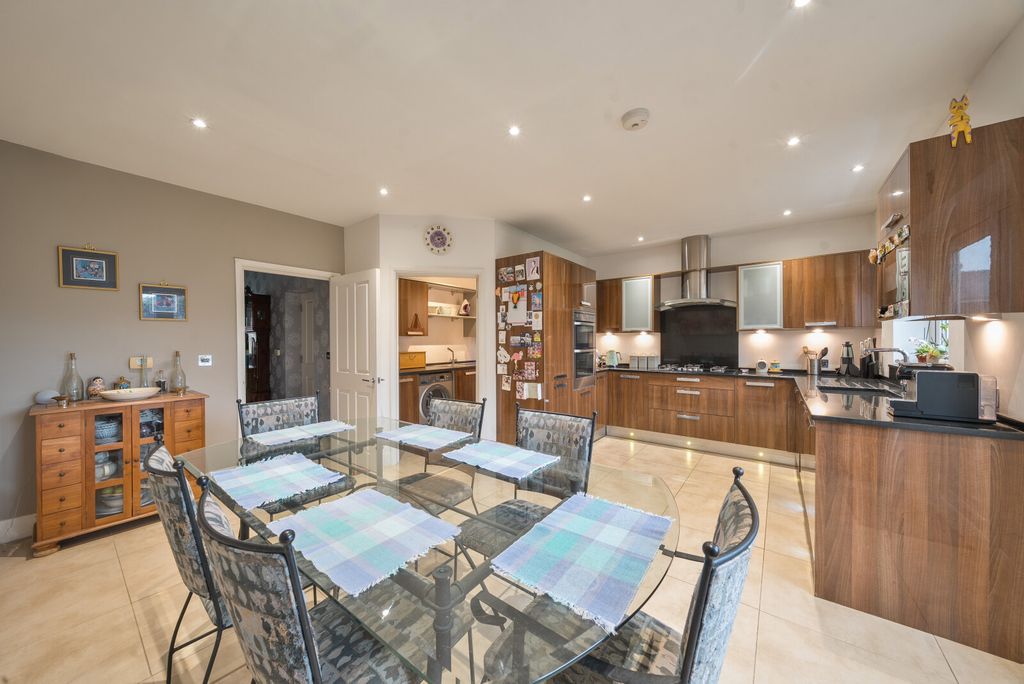 Property photo 3 of 18 1294618-24-682Dd5...