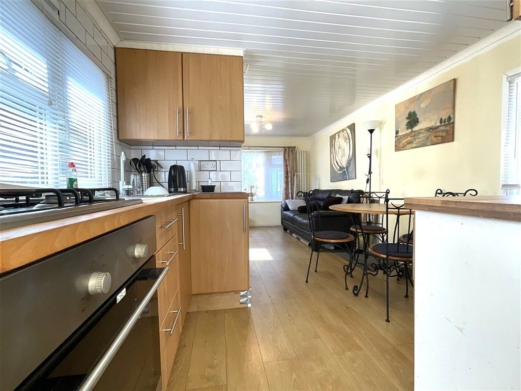 Property photo 3 of 12 Kitchen/Lounge