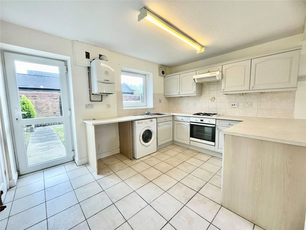 Property photo 3 of 17 Dining Kitchen