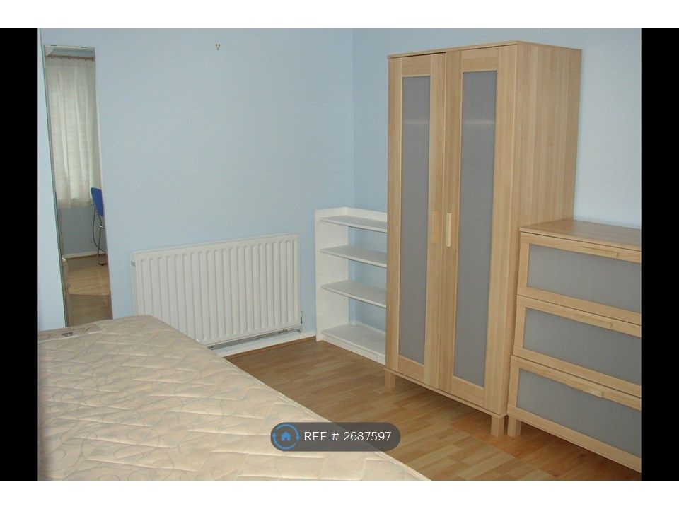 Property photo 2 of 6 Bedroom