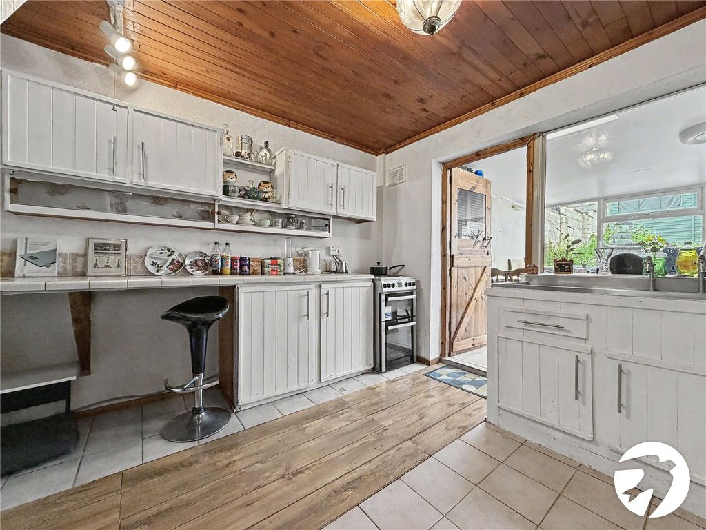Property photo 2 of 12 Kitchen