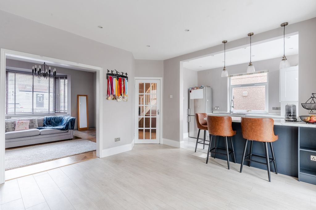 Property photo 1 of 17 A7400712-Hdr-17