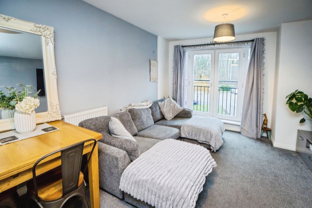 Property photo 3 of 12 Lounge